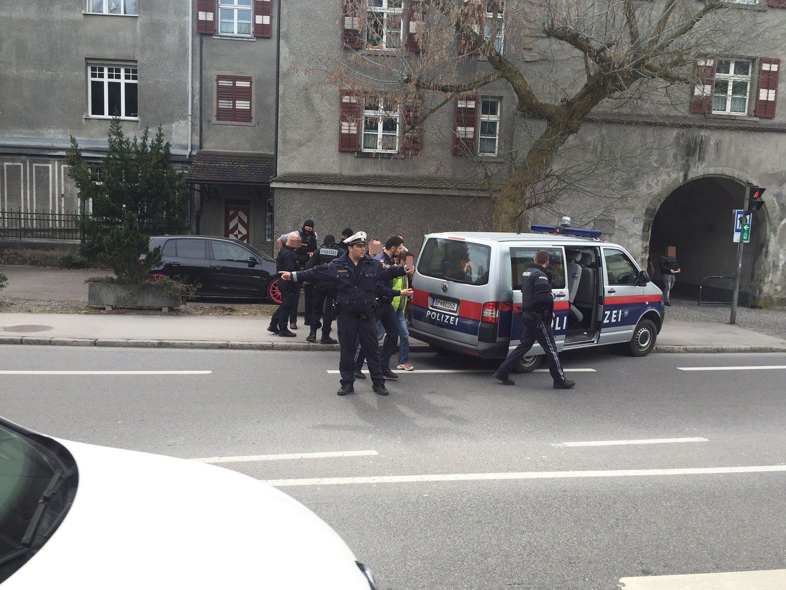 Täter nach Banküberfall in Feldkirch auf Flucht gefasst.