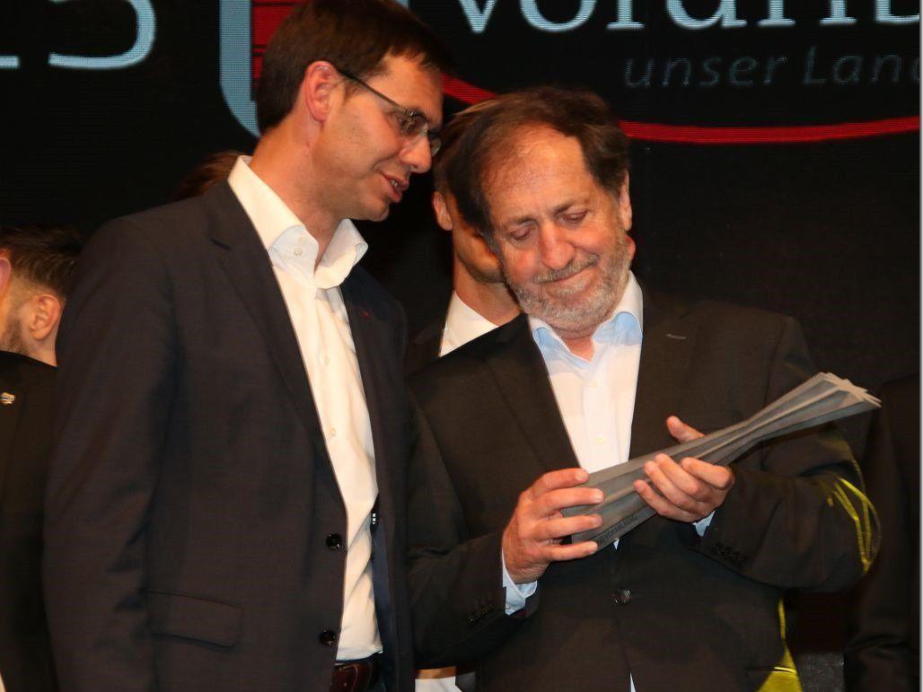 Landeshauptmann Markus Wallner übergab an Erwin Reis den Sonderpreis.