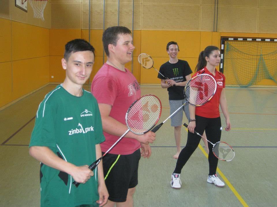 Die Schülerinnen und Schüler lernten diesmal eine weniger bekannte Sportart kennen: Badminton.