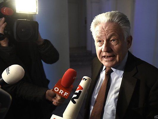 Pühringer überbrachte die Kunde von der Korrektur Pühringer überbrachte die Kunde von der Korrektur
