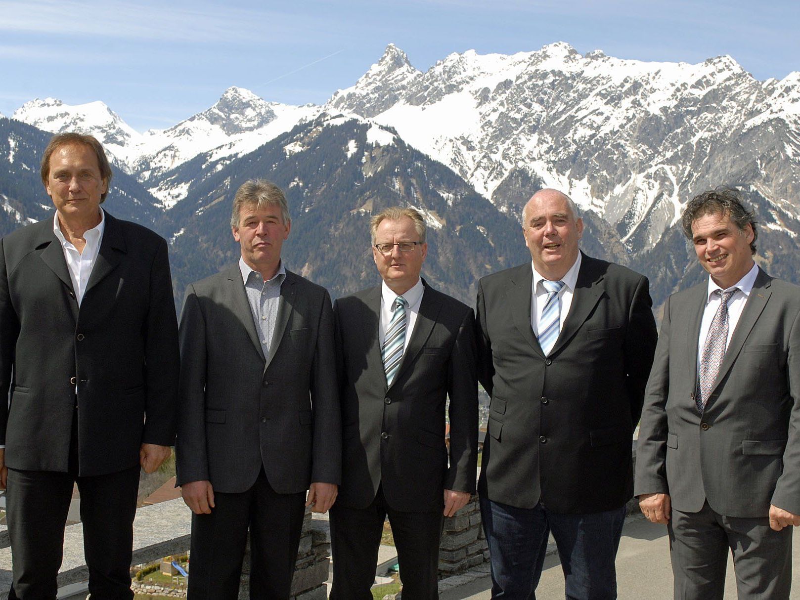 Bartholomäberger Gemeindevorstand, v. l.: Manfred Bitschnau, Oswald Ganahl, Bgm. Martin Vallaster, Vizebgm. Georg Stampfer und Helmut Salzgeber. Bartholomäberger Gemeindevorstand, v. l.: Manfred Bitschnau, Oswald Ganahl, Bgm. Martin Vallaster, Vizebgm. Georg Stampfer und Helmut Salzgeber.
