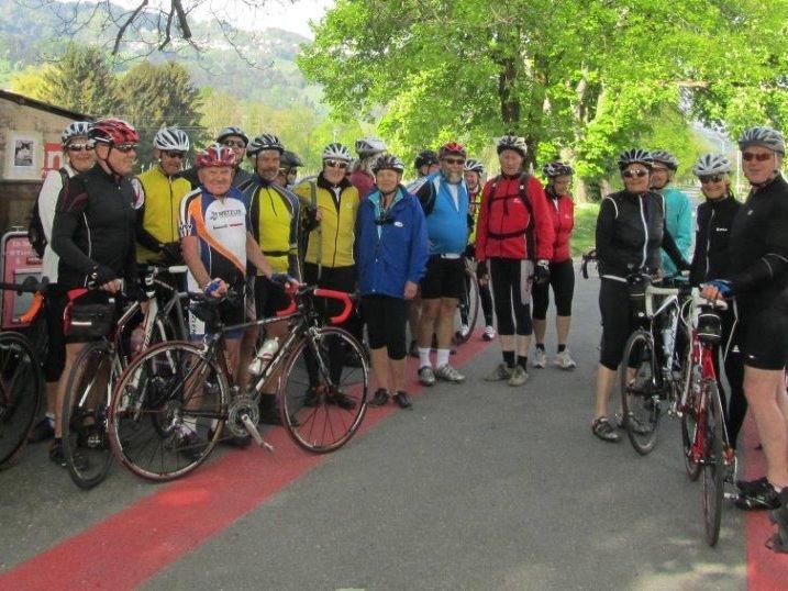Rad-Team per pedales an der Schweizer Grenze Rad-Team per pedales an der Schweizer Grenze