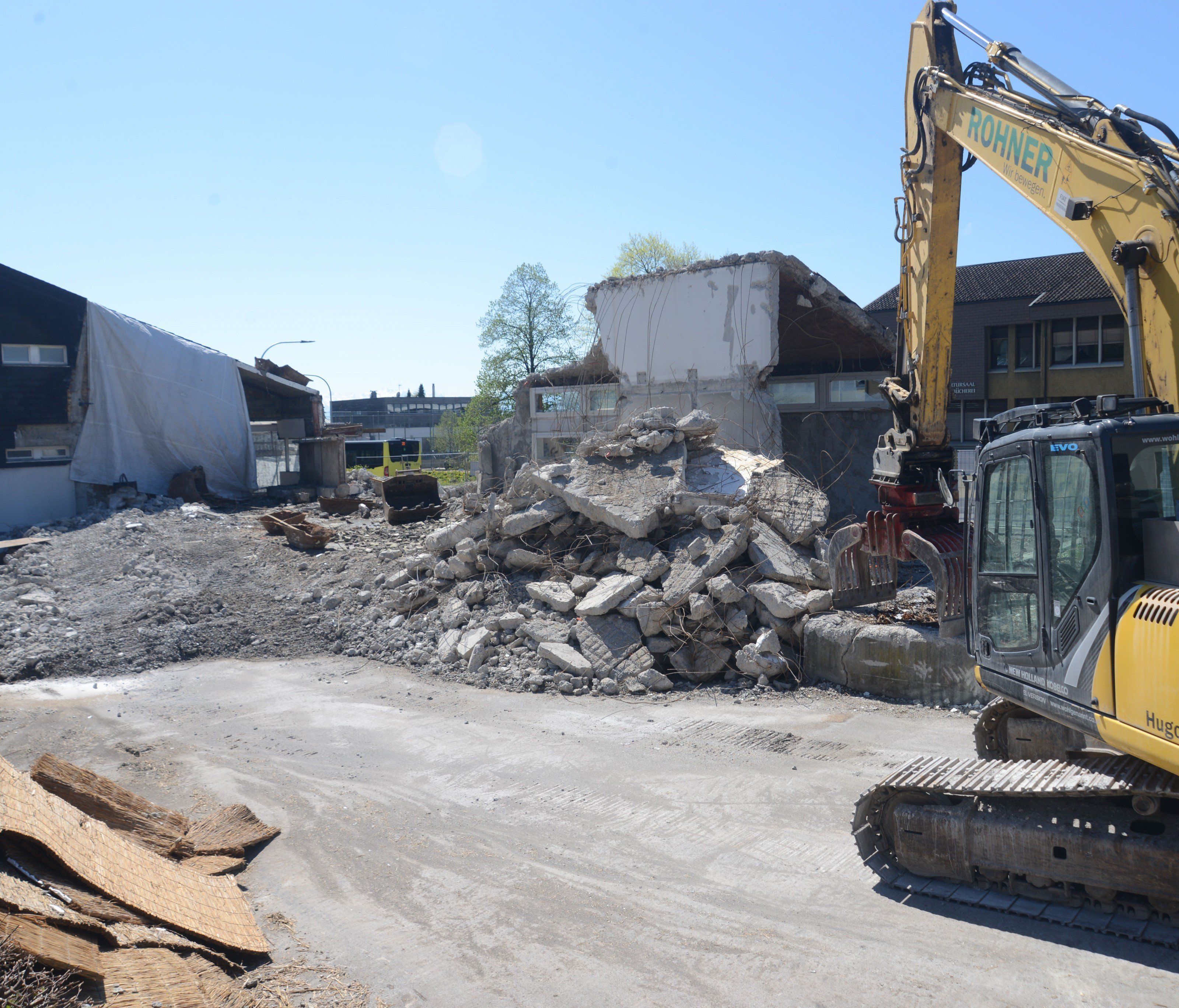 Der Bagger schaffte Platz für den Neubau der Musikschule. Der Bagger schaffte Platz für den Neubau der Musikschule.