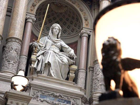 Die Verhandlung im Fall des Betrugsprozesses wurde vertagt. Die Verhandlung im Fall des Betrugsprozesses wurde vertagt.