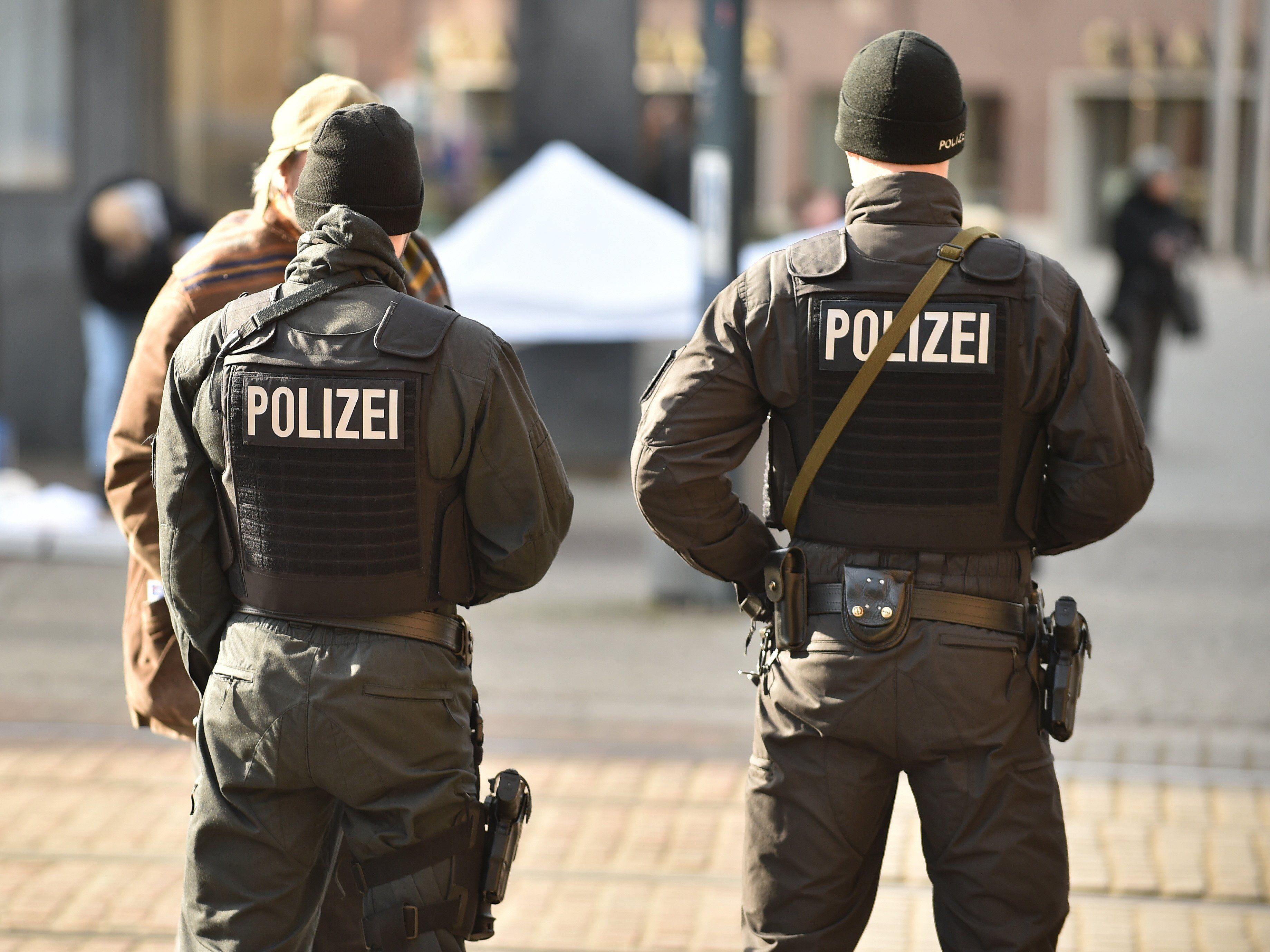 Die deutsche Polizei sucht noch immer nach den kinox.to-Betreibern. Die deutsche Polizei sucht noch immer nach den kinox.to-Betreibern.
