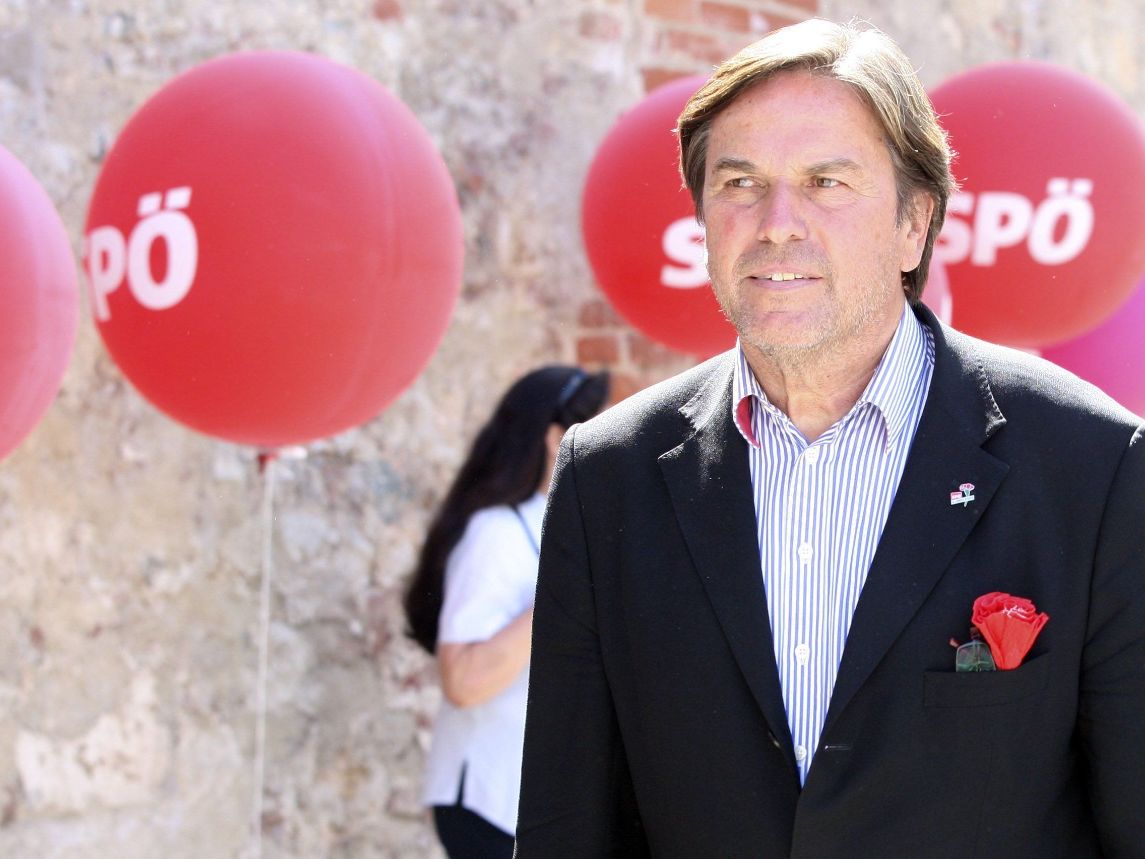 SPÖ und KPÖ werden am 1. Mai am Hauptplatz Kundgebungen abhalten. SPÖ und KPÖ werden am 1. Mai am Hauptplatz Kundgebungen abhalten.