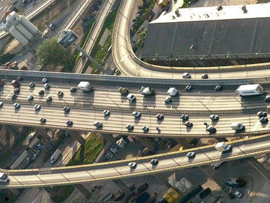 Der Einsatz eines Abbruch-Schiffes ist in Österreich einzigartig. Der Einsatz eines Abbruch-Schiffes ist in Österreich einzigartig.