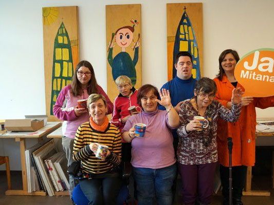 Künstlerinnen und Künstler leisten einen wertvollen Beitrag: von l.: Bettina Plattner, Myriam Spieß, Andrea Pfandlsteiner, Angelika Untermoser, René Vetter, Helga Nagel. Foto: LHV Künstlerinnen und Künstler leisten einen wertvollen Beitrag: von l.: Bettina Plattner, Myriam Spieß, Andrea Pfandlsteiner, Angelika Untermoser, René Vetter, Helga Nagel. Foto: LHV