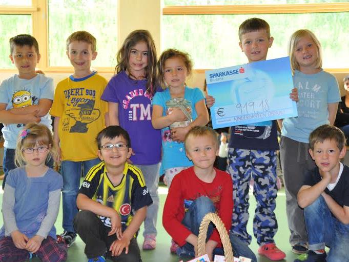 Die Kinder des Kindergartens Oberau in Gisingen sammelten fleißig für den guten Zweck im Rahmen ihres "Ostermärktle"-Projektes.