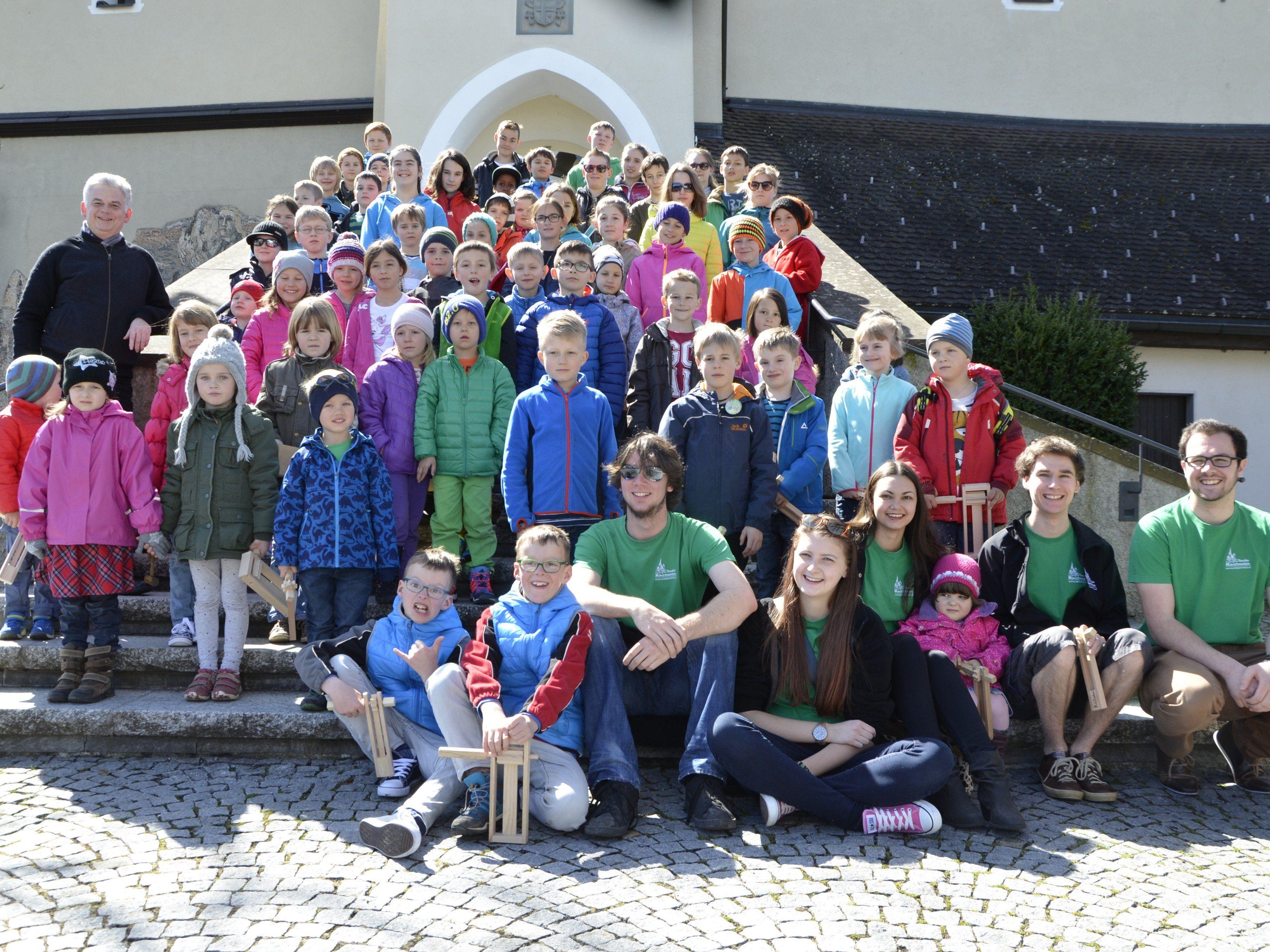 Über 50 Kinder und Jugendliche pflegten beim Rankler Ratschenumzug die Tradition.