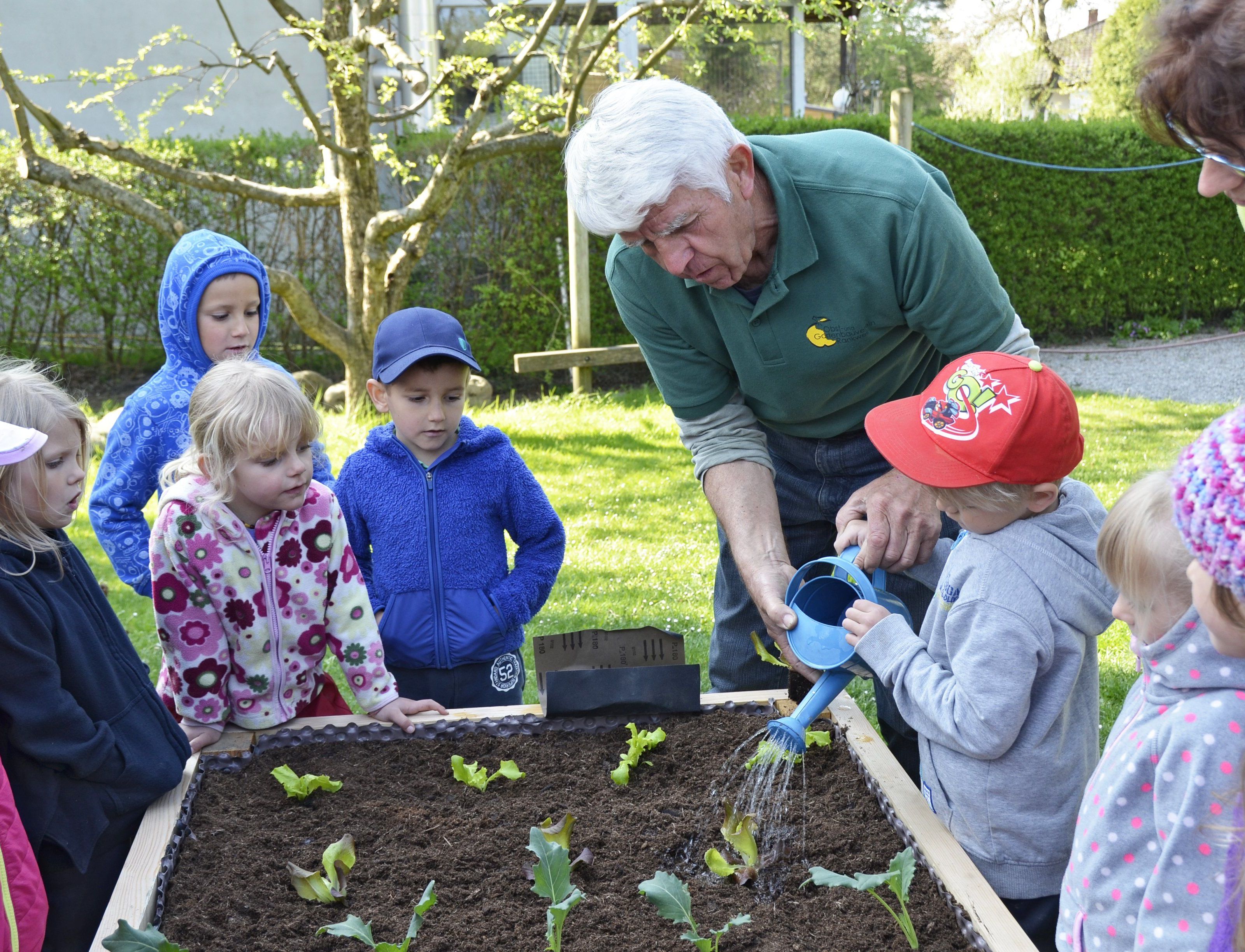 Säen und pflanzen hieß es am Donnerstag im Kindergarten Meiningen. Säen und pflanzen hieß es am Donnerstag im Kindergarten Meiningen.