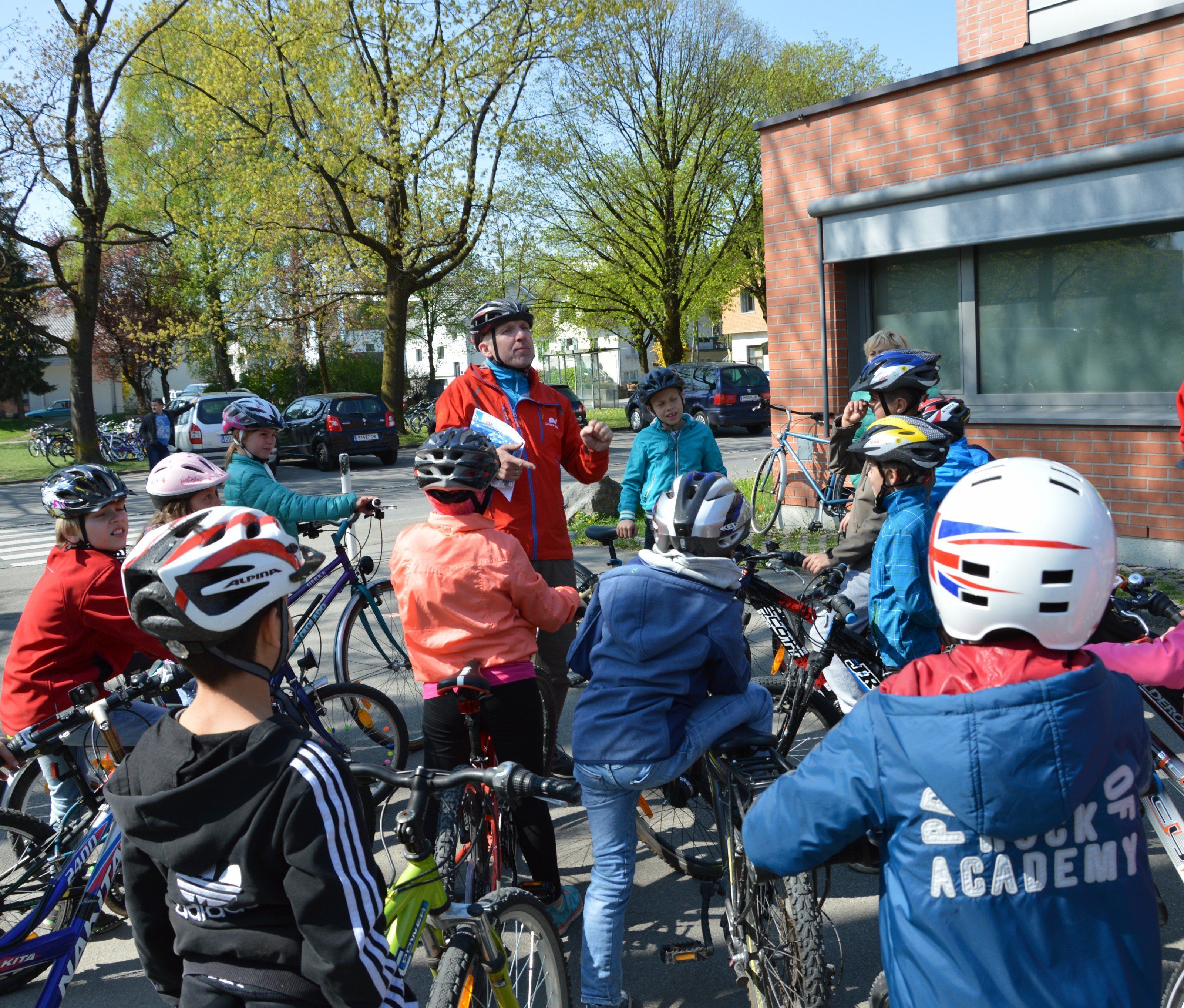Radworkshop der AUVA an der VS Hasenfeld Radworkshop der AUVA an der VS Hasenfeld