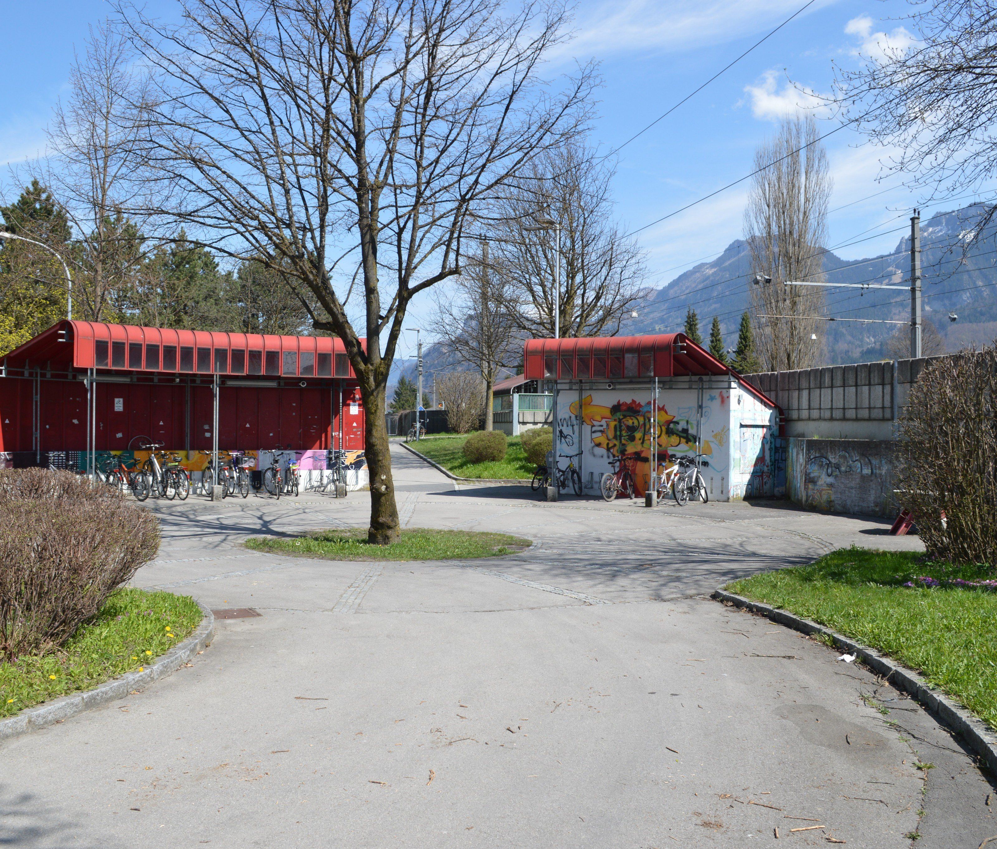 Die Überwachungsanlagen bei den Fahrradabstellplätzen wurde erneuert Die Überwachungsanlagen bei den Fahrradabstellplätzen wurde erneuert