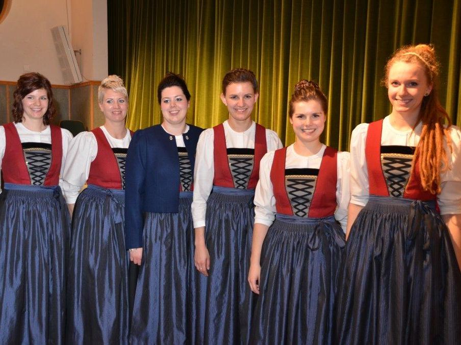 Präsentation Musikantinnendirndl Dalaas Präsentation Musikantinnendirndl Dalaas