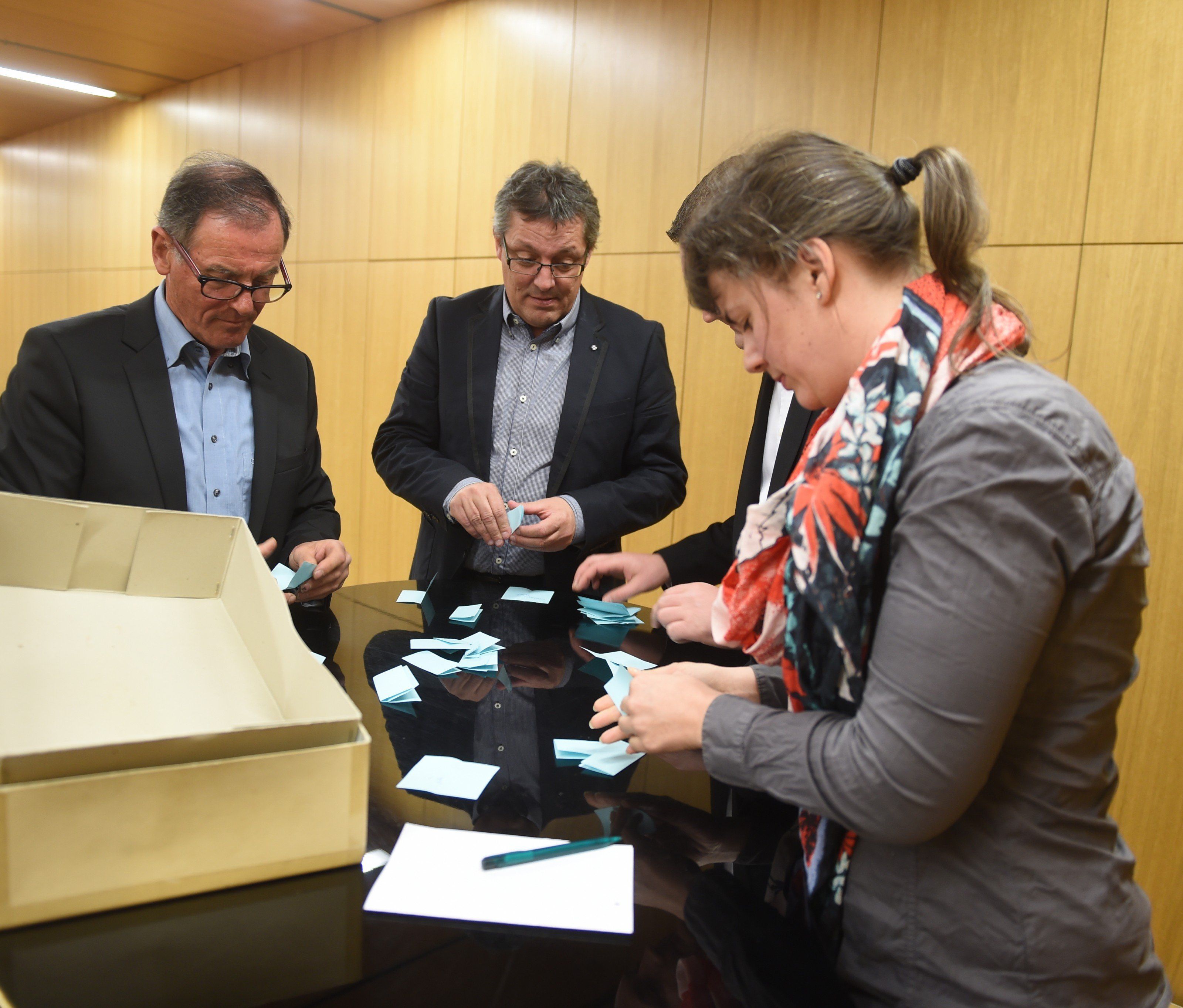 Auf sechs, anstatt bisher sieben Vorstandsitze einigte man sich schlussendlich in der Gemeinde Götzis. Auf sechs, anstatt bisher sieben Vorstandsitze einigte man sich schlussendlich in der Gemeinde Götzis.