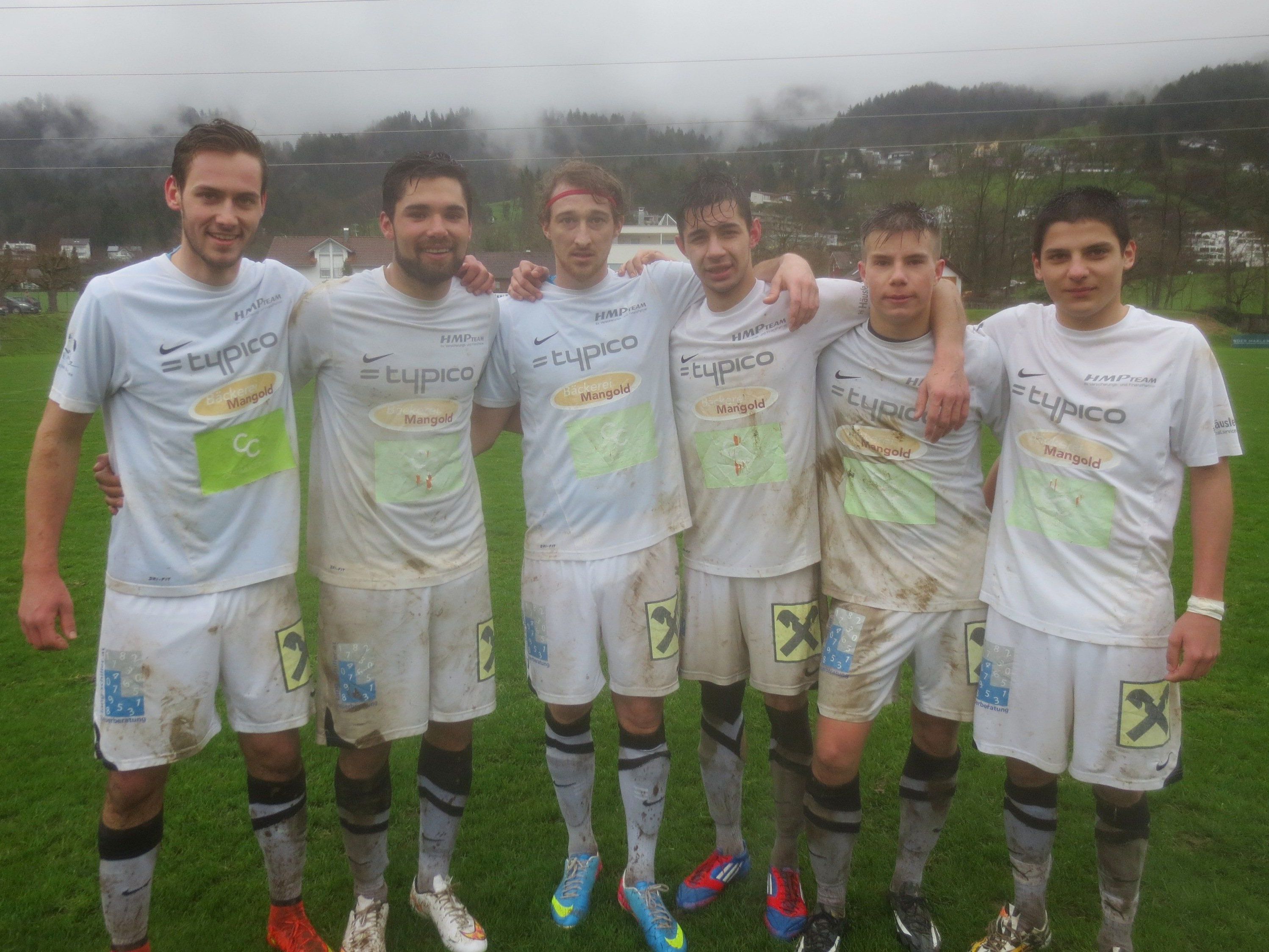 Das junge 1b Team des SV Typico Lochau ist im Frühjahr mit bisher drei Siegen noch ungeschlagen. Im Bild Bereuter, Henning, Sterlika, Todorovic, Außerlechner und Isaijevic. Das junge 1b Team des SV Typico Lochau ist im Frühjahr mit bisher drei Siegen noch ungeschlagen. Im Bild Bereuter, Henning, Sterlika, Todorovic, Außerlechner und Isaijevic.