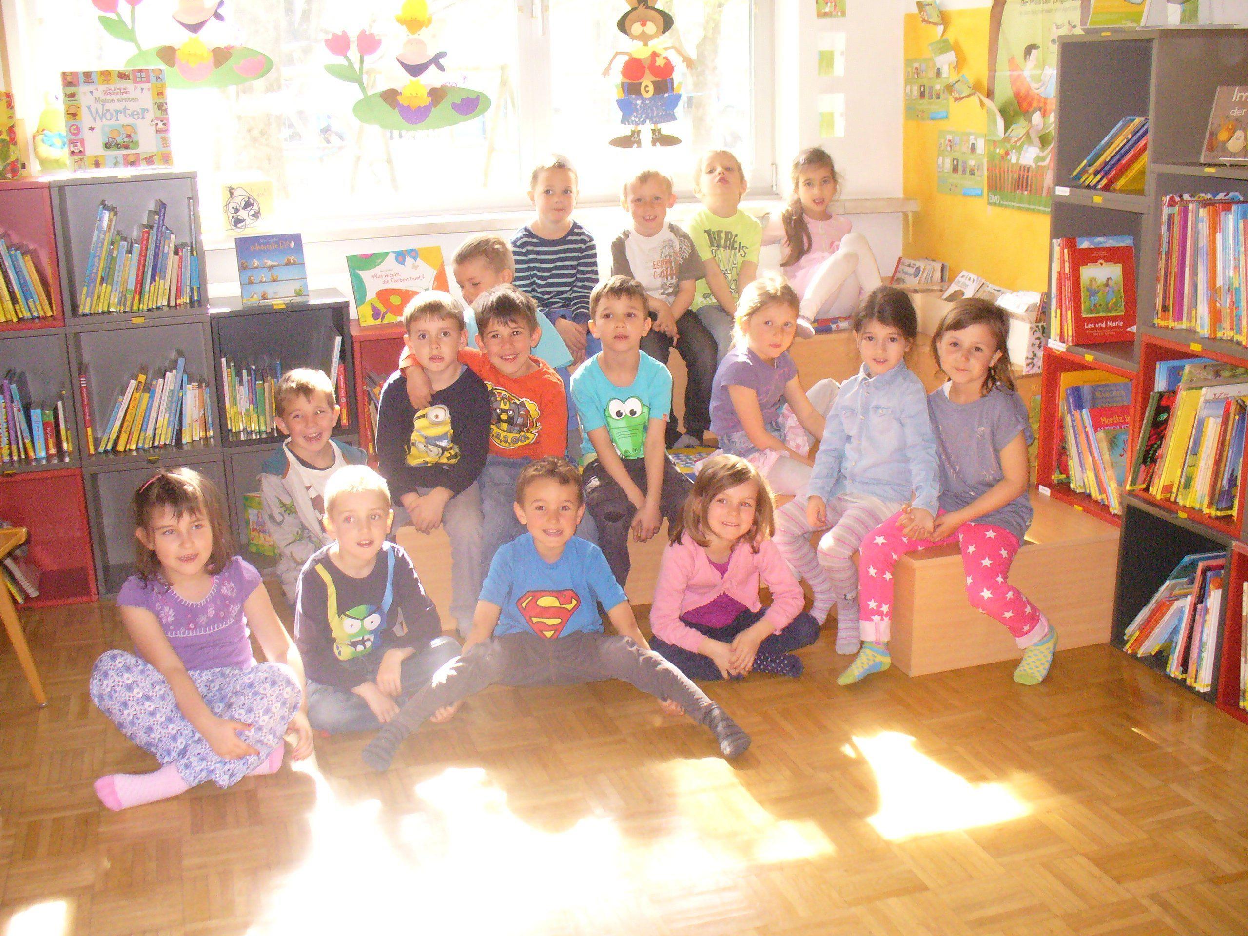Der Kindergarten Wichnerstraße war am Dienstag zu Besuch in der Bibliothek Altach