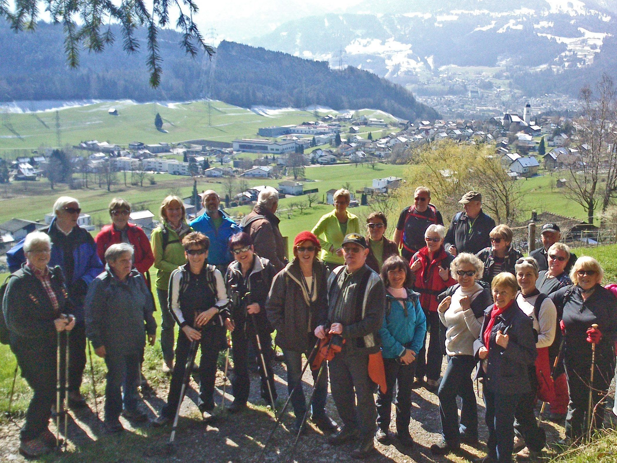 Rad-Team per pedales auf dem Weg nach Göfis. Rad-Team per pedales auf dem Weg nach Göfis.