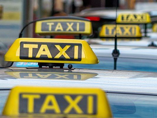 Wer sich in Wien ein Taxi teilen möchte, kann das künftig auch mit Unbekannten tun Wer sich in Wien ein Taxi teilen möchte, kann das künftig auch mit Unbekannten tun