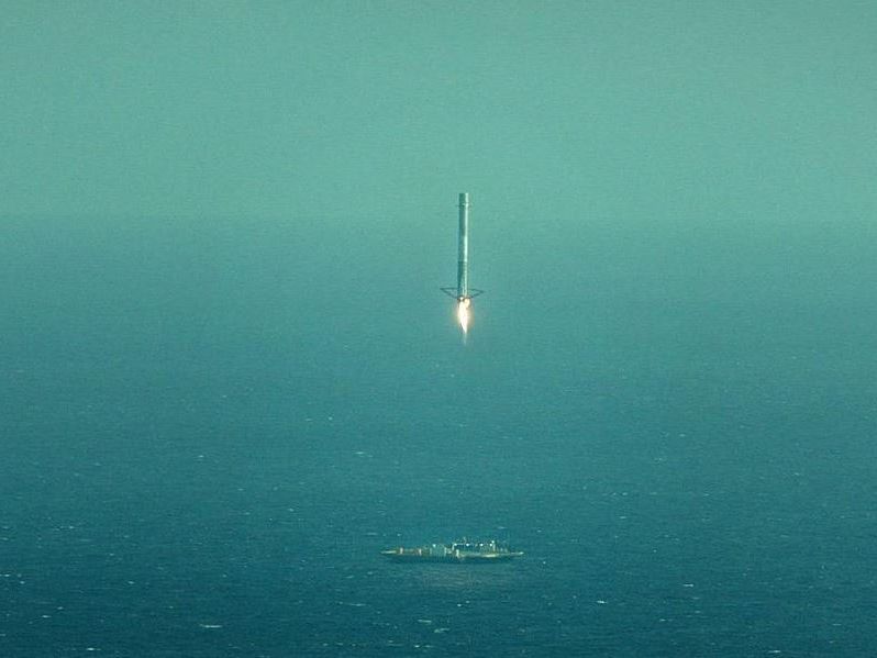 Die Trägerrakete knapp vor der Bruchlandung. Die Trägerrakete knapp vor der Bruchlandung.