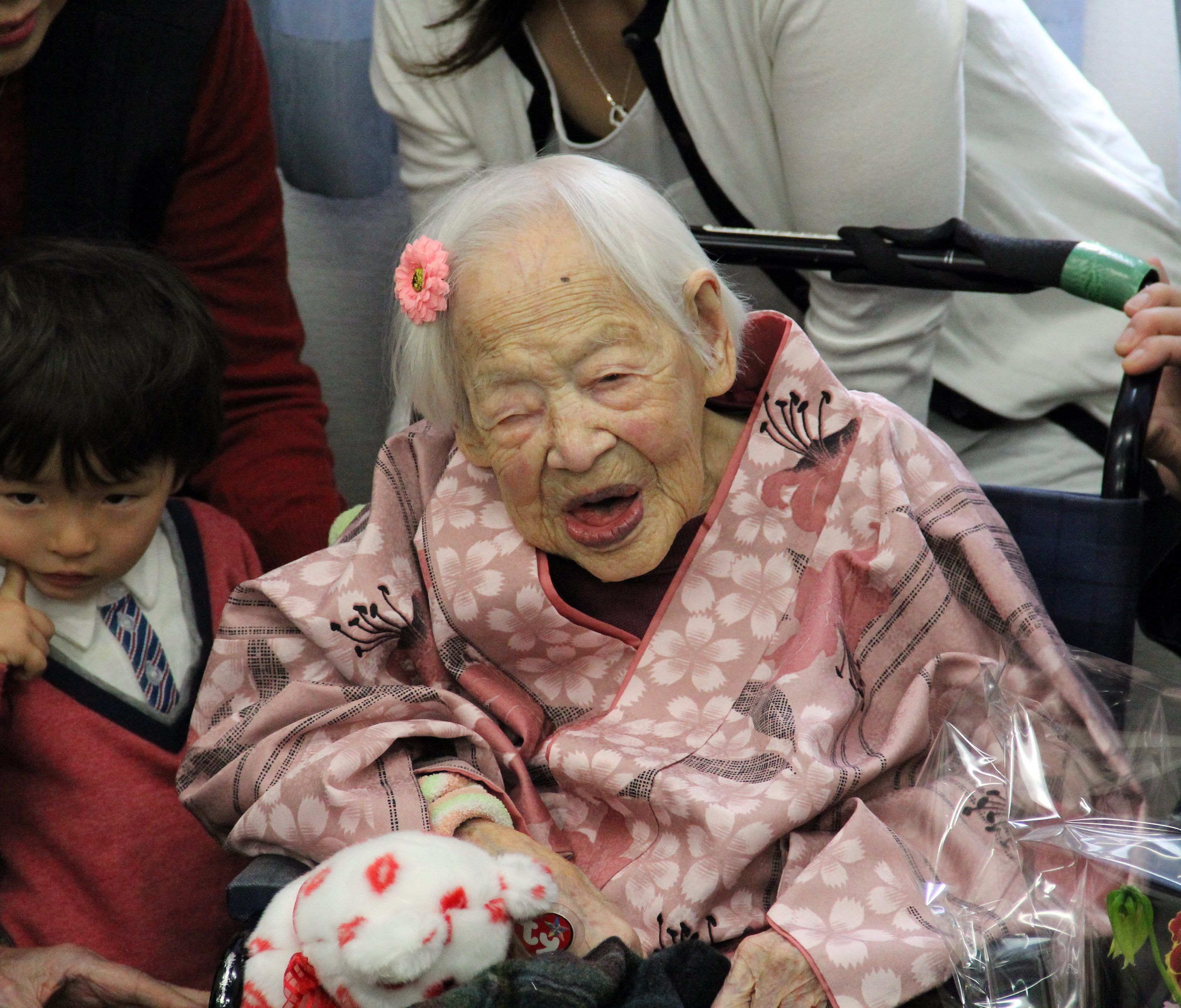 Das Geheimnis ihres langen Lebens: alles und viel essen. Das Geheimnis ihres langen Lebens: alles und viel essen.