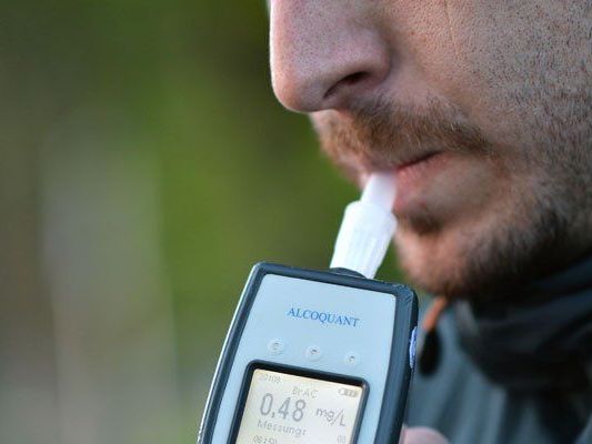 Am Osterwochenende sind verstärkt Alkoholkontrollen durchgeführt worden. Am Osterwochenende sind verstärkt Alkoholkontrollen durchgeführt worden.