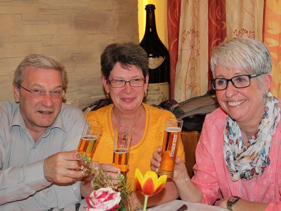 Peter und Monika Bachmann sowie Sabine Allgäuer genossen den feinen Abend. Peter und Monika Bachmann sowie Sabine Allgäuer genossen den feinen Abend.