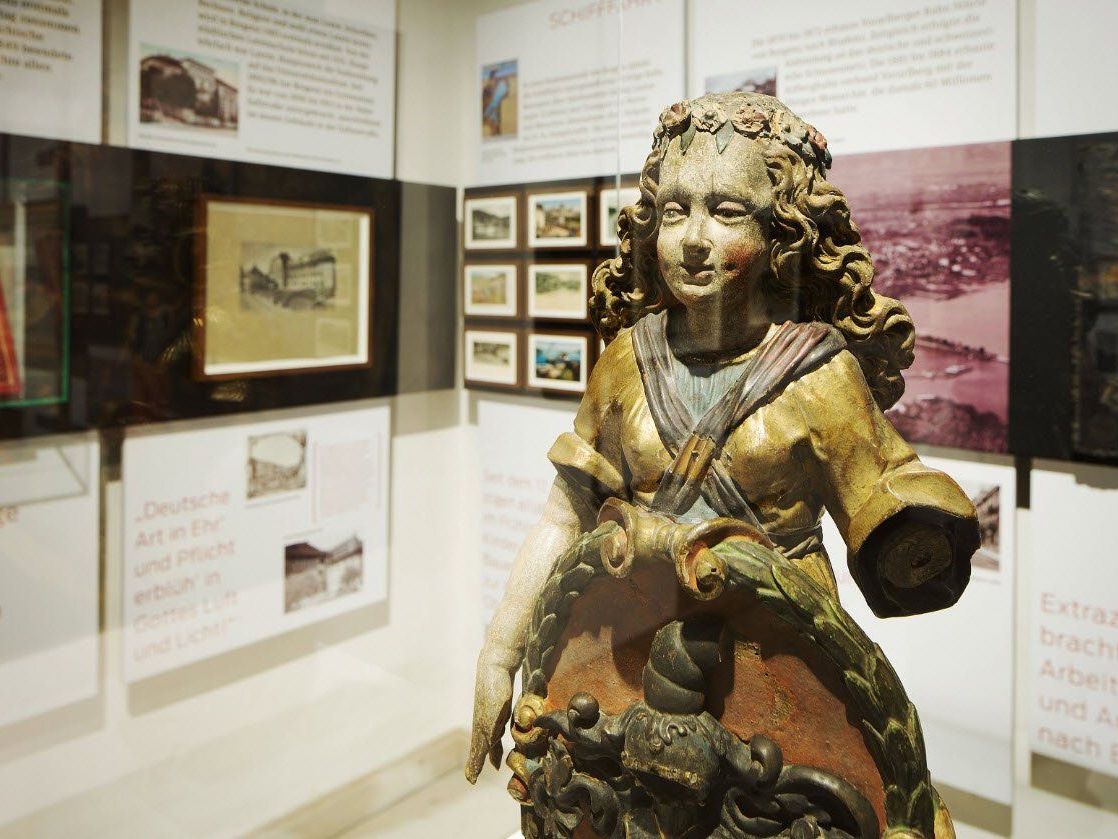 Das Leuchterweibchen stammt aus dem 16. Jahrhundert. Das Leuchterweibchen stammt aus dem 16. Jahrhundert.