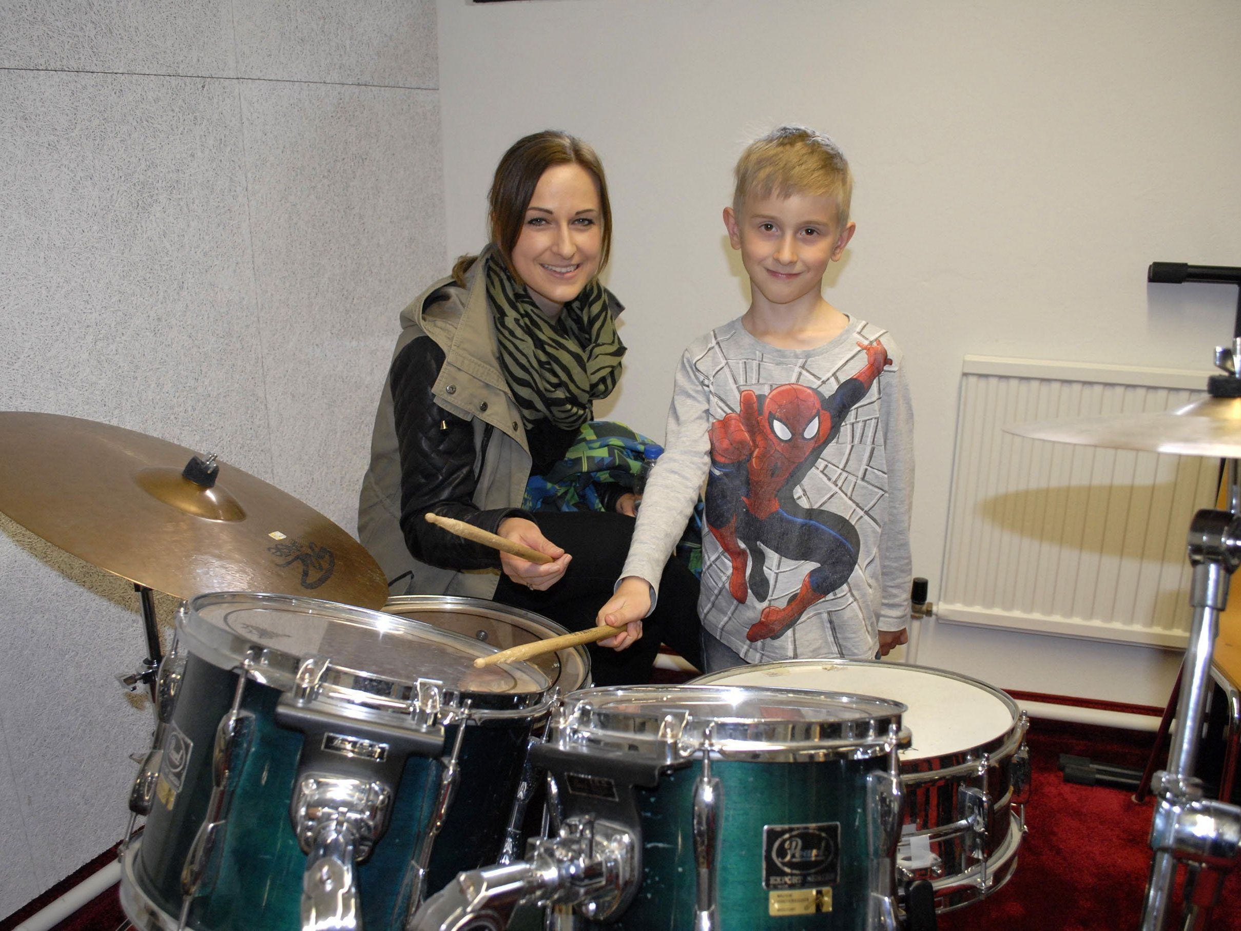 Auch das Schlagwerk stieß bei den Besucherinnen und Besuchern auf großes Interesse. Auch das Schlagwerk stieß bei den Besucherinnen und Besuchern auf großes Interesse.