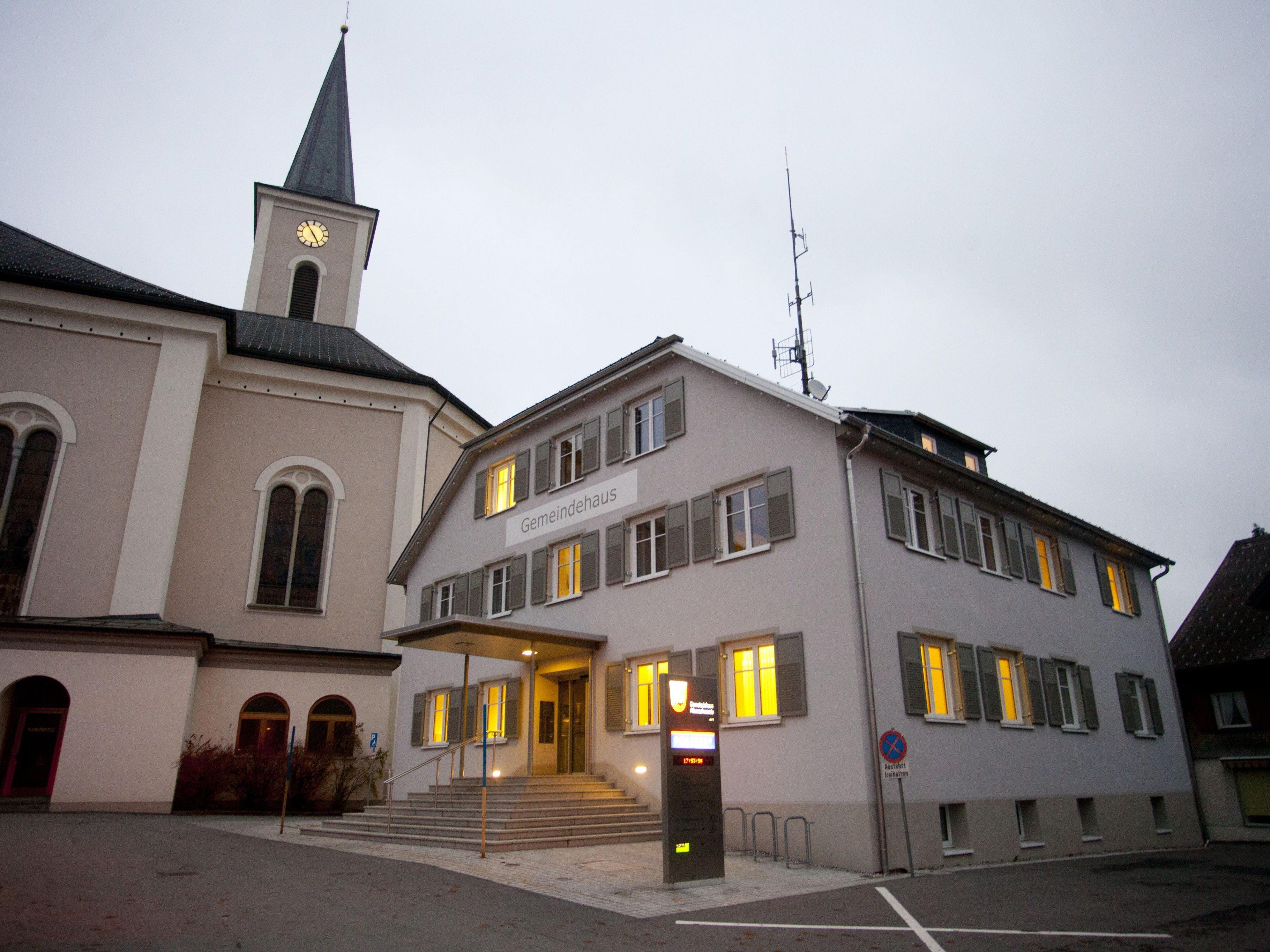 Unbekannte attackierten am Montag das Asylheim in Alberschwende.