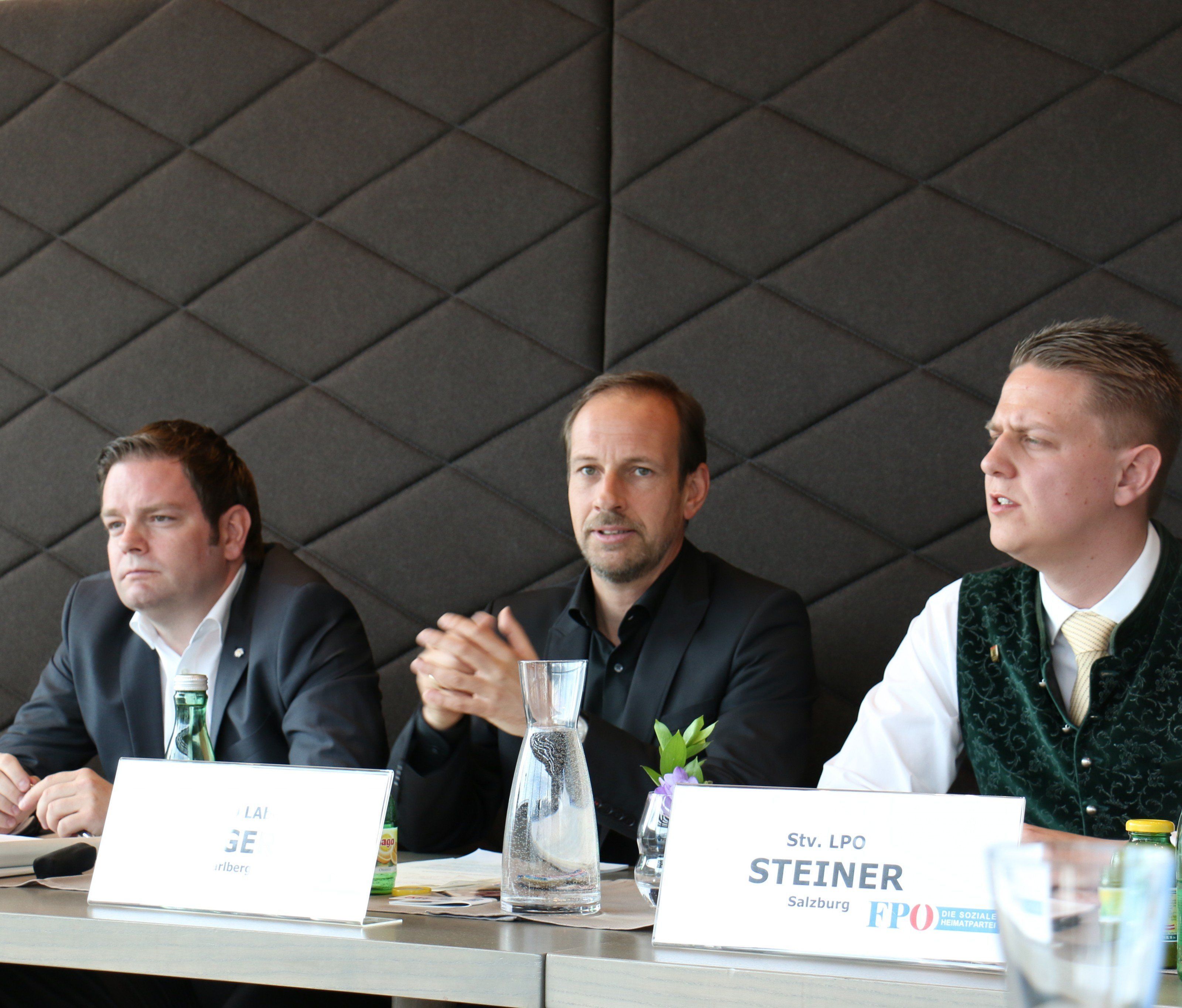LPO Mag. Abwerzger, LPO Egger, und Stv. LPO Steiner (Foto v.li.n.re.) LPO Mag. Abwerzger, LPO Egger, und Stv. LPO Steiner (Foto v.li.n.re.)