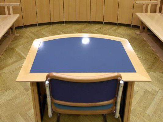 Der 36-Jährige wurde nach dem Gerichtsurteil in eine Anstalt eingewiesen. Der 36-Jährige wurde nach dem Gerichtsurteil in eine Anstalt eingewiesen.