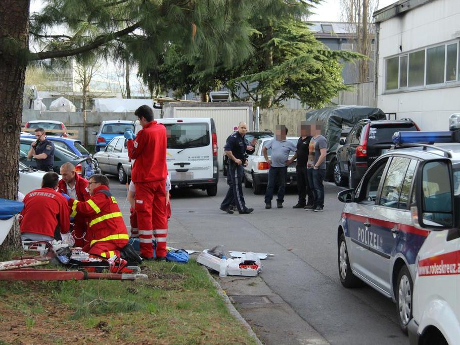 Die Polizei fahndet nach der Messerstecherei in Hard nach dem mutmaßlichen Täter.