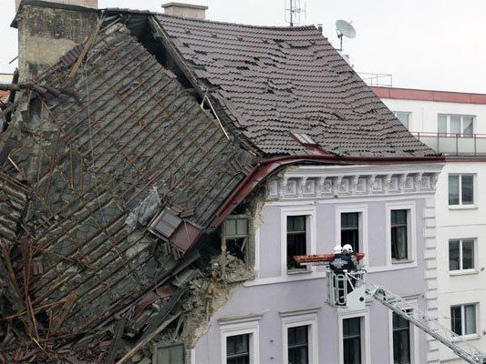 Das Haus war nach einer Explosion eingestürzt, Das Haus war nach einer Explosion eingestürzt,