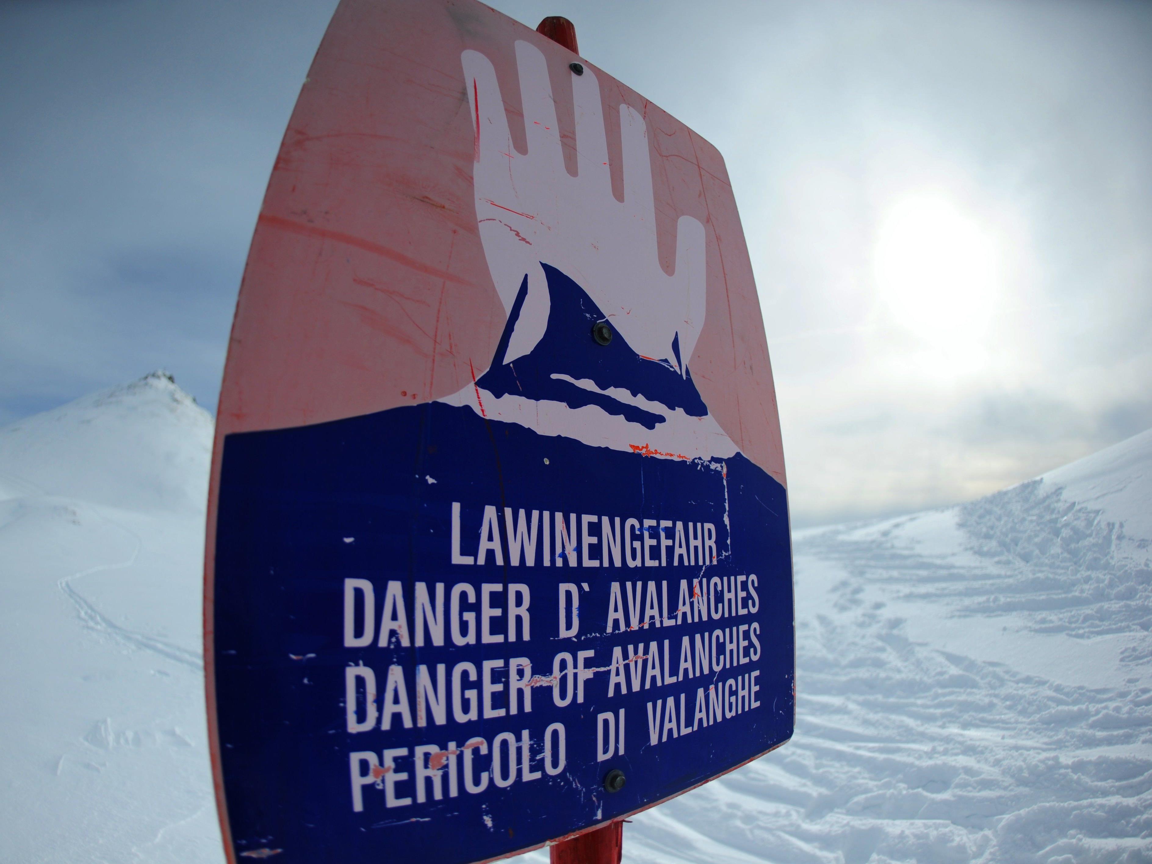 Regional große Gefahr der Stufe 4 oberhalb von 2.200 Meter.