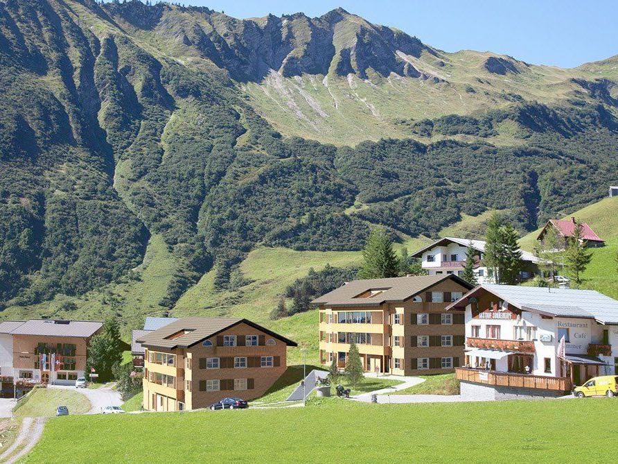 Auf zwei Häuser verteilt entstehen in Fontanella-Faschina 18 Ferienwohnungen mit klassischer Zweitwohnsitz-Widmung. Auf zwei Häuser verteilt entstehen in Fontanella-Faschina 18 Ferienwohnungen mit klassischer Zweitwohnsitz-Widmung.