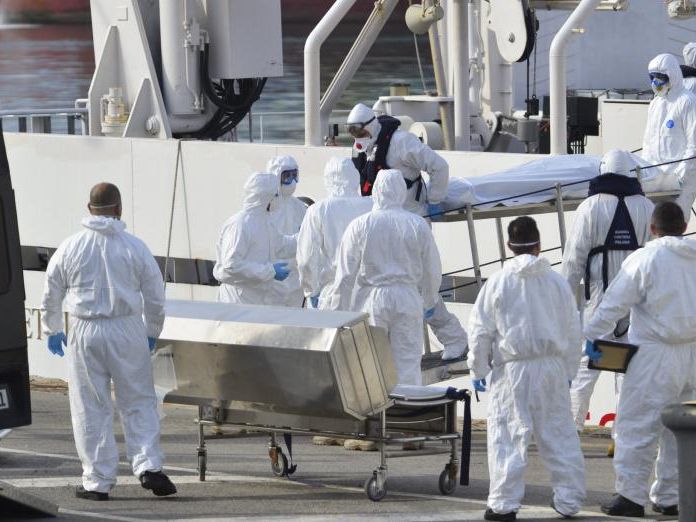 Hunderte Tote nach Flüchtlingskatastrophe Hunderte Tote nach Flüchtlingskatastrophe