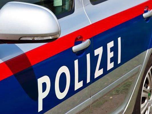 Ein Betrunkener in Wien - Meidling bedroht Polizisten und wird fest genommen