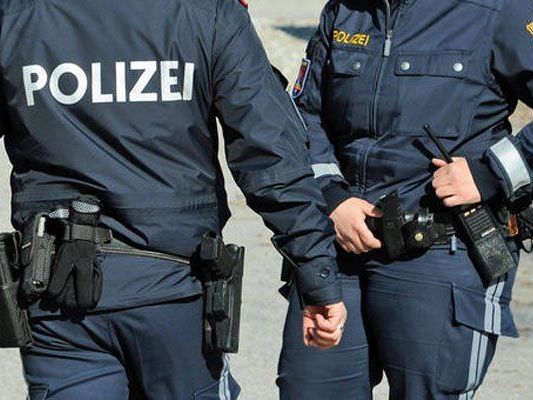 Die Polizei musste den Verletzten festnehmen. Die Polizei musste den Verletzten festnehmen.