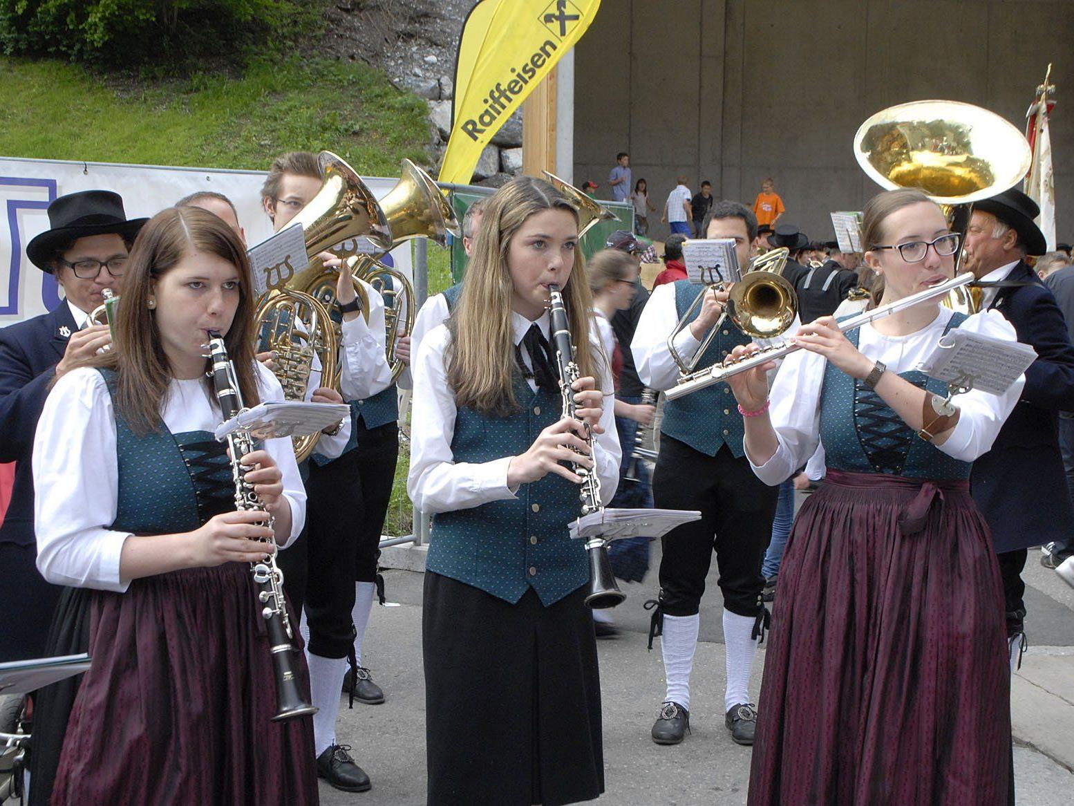Auch viele Musizierende folgten der Einladung des Musikverein Harmonie Sonntag zum Jubiläumsfest.