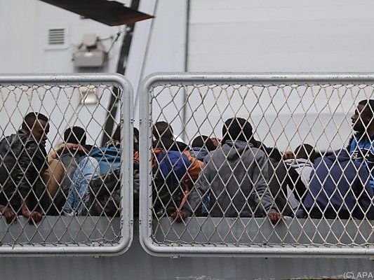 Mafia-Clans machen Milliarden mit Migranten Mafia-Clans machen Milliarden mit Migranten