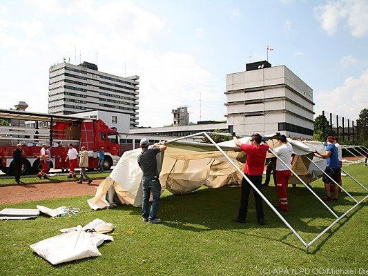 Eilig wurden seit Donnerstag Zeltstädte für Asylwerber errichtet Eilig wurden seit Donnerstag Zeltstädte für Asylwerber errichtet