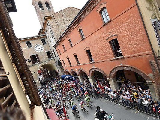 Etappe begann in Imola Etappe begann in Imola