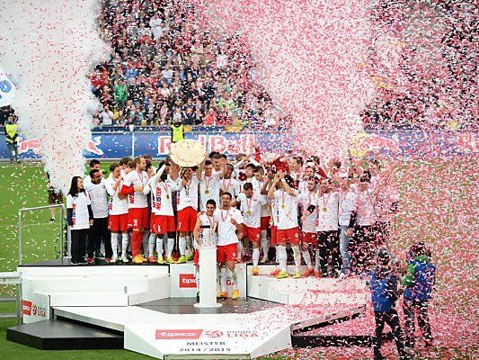 Nach ausgelassener Meisterfeier geht man wieder zum Tagesgeschäft über Nach ausgelassener Meisterfeier geht man wieder zum Tagesgeschäft über