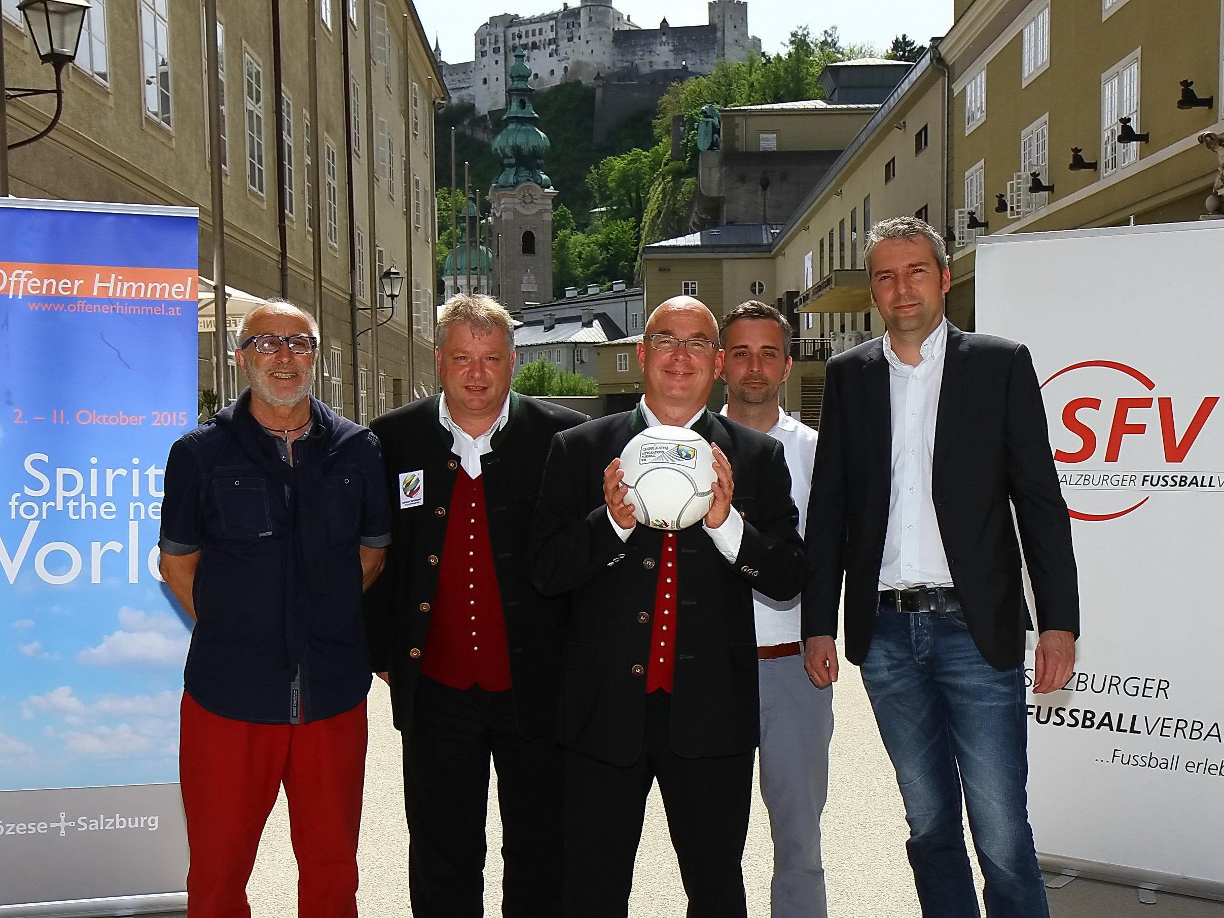 Diese Männer organisieren die Integrationsfußball-WM in Salzburg: Kurt Pflanzer, Thomas Ebner, Erwin Himmelbauer, Kurt Sonneck, Peter Haas (v.l.).