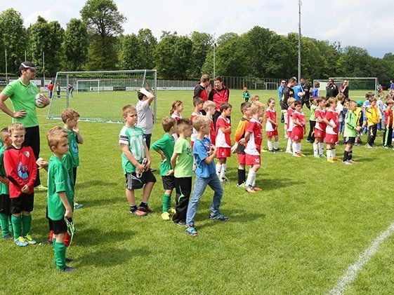 Die 10 Mannschaften beim U8-Turnier in Sulz Die 10 Mannschaften beim U8-Turnier in Sulz