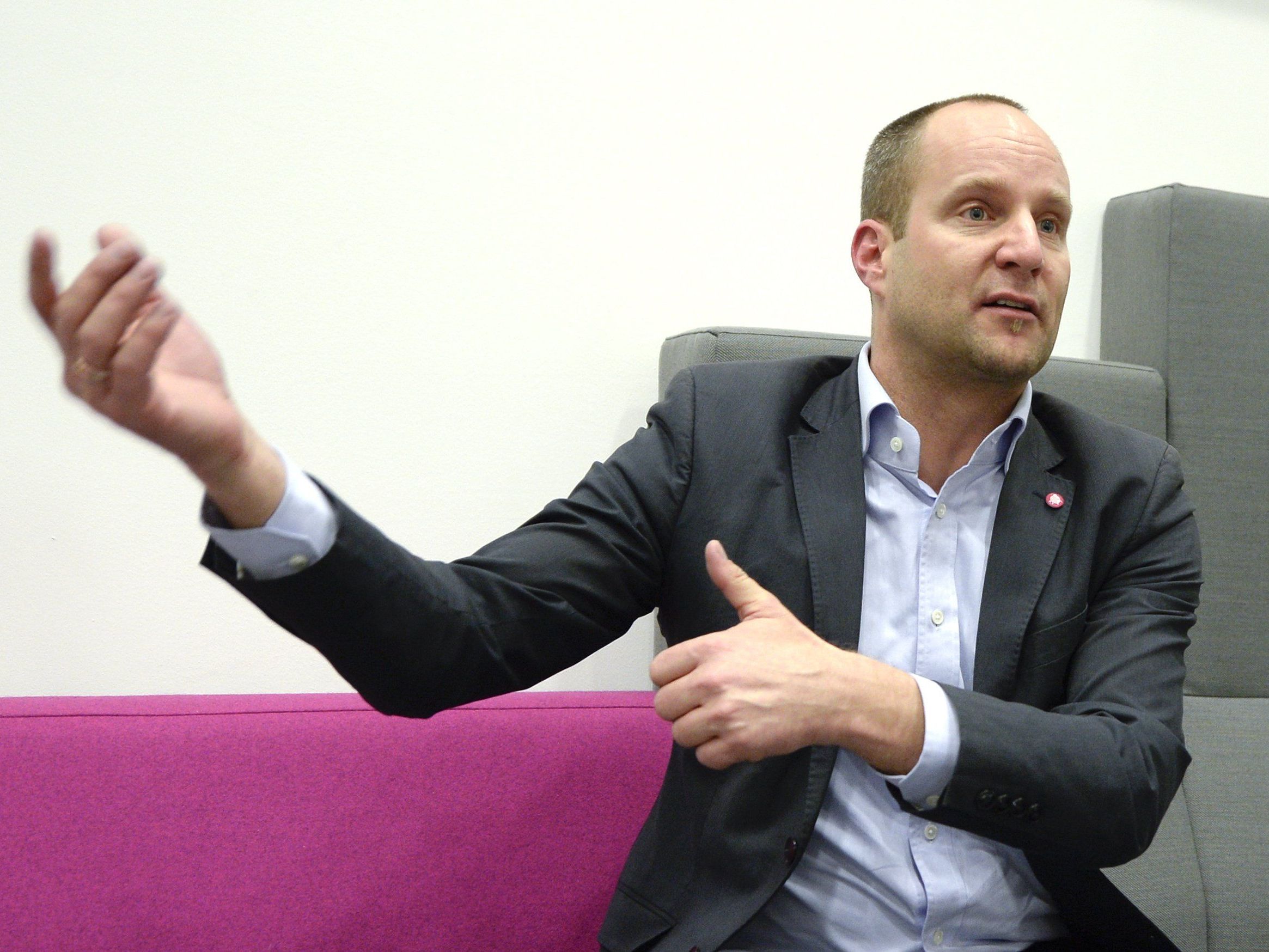 1. Mai - NEOS wollen einheitliches Arbeitnehmer-Gesetz 1. Mai - NEOS wollen einheitliches Arbeitnehmer-Gesetz