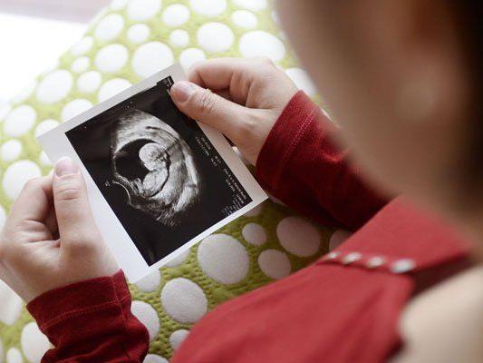 Früher oder später stellt sich Schwangeren und ihren Partnern die Frage: „Ist unser Kind gesund?“