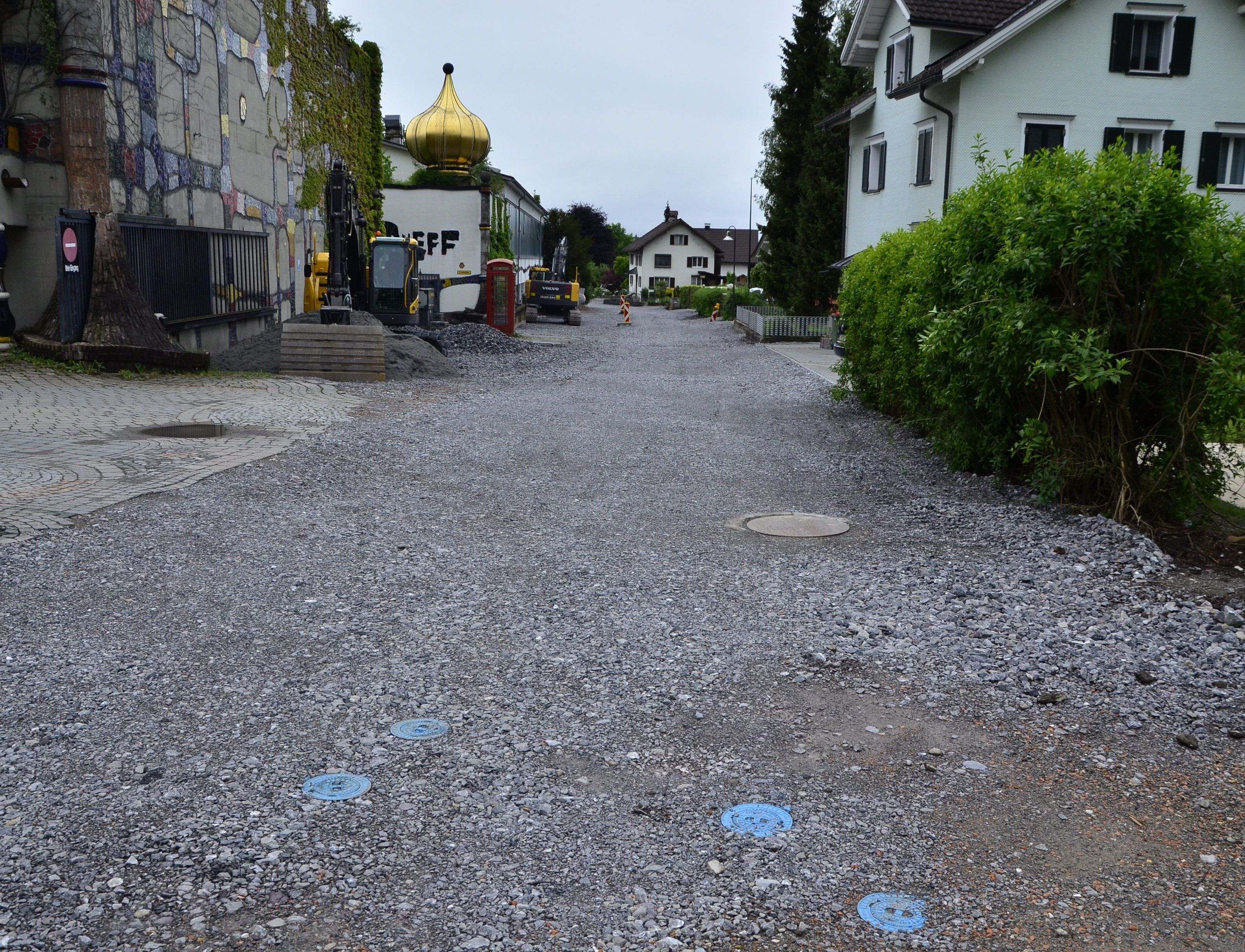 Die Bauarbeiten beim 1 Millionen Euro Projekt Frutzstrasse liegen voll im Zeitplan. Die Bauarbeiten beim 1 Millionen Euro Projekt Frutzstrasse liegen voll im Zeitplan.
