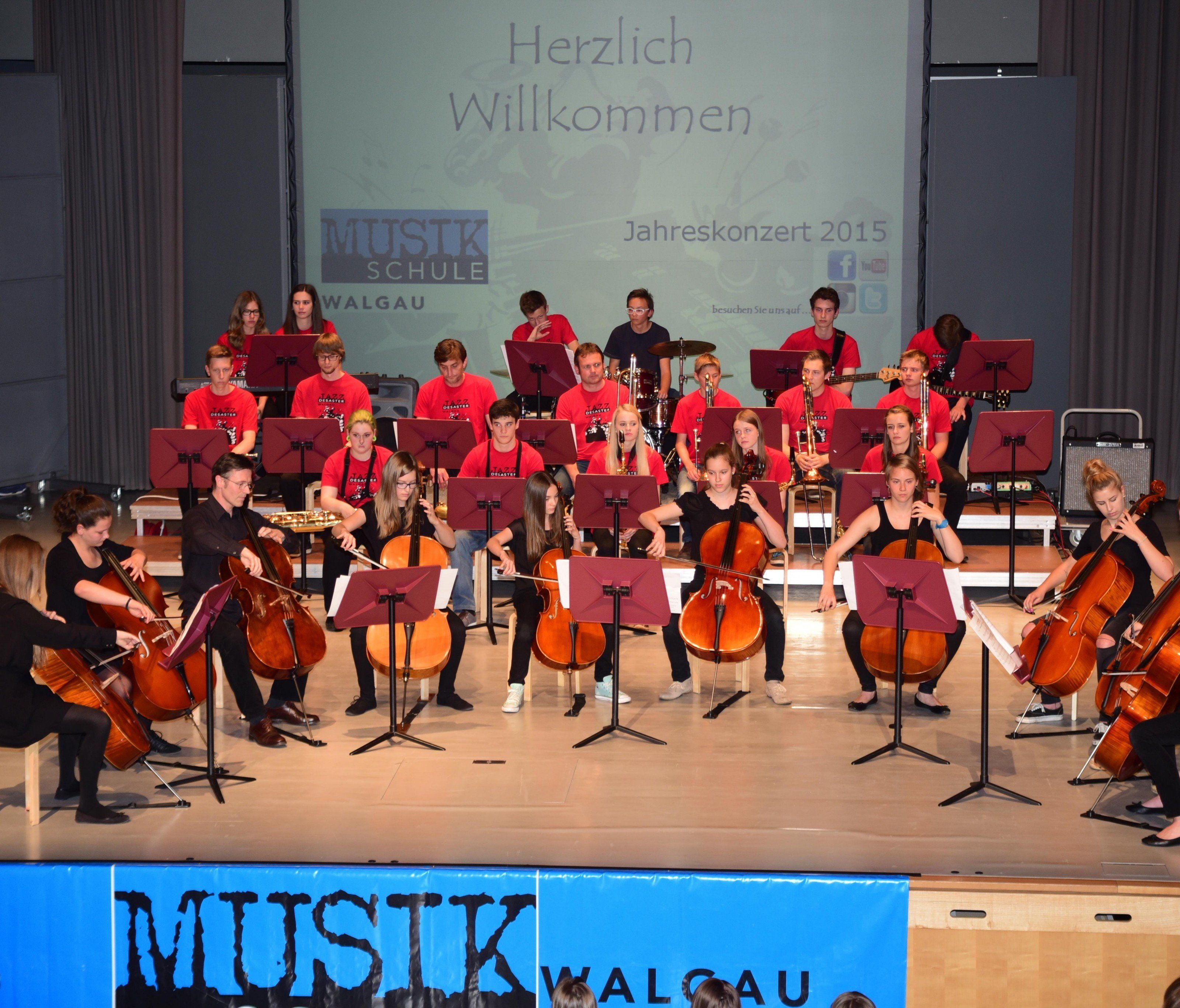 Für großertige Hörerlebnisse zeichneten die Schülerinnen und Schüler der Musikschule verantwortlich. Für großertige Hörerlebnisse zeichneten die Schülerinnen und Schüler der Musikschule verantwortlich.